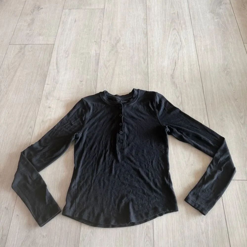 Lululemon women’s black long sleeve top size S